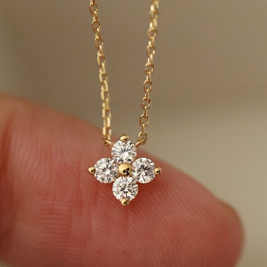 S Pure Silver Lucky Four-Leaf Clover Necklace For Women, Simple Inlaid Diamond Super Shiny Flower Collarbone Chain,_voghion.com