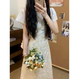 刺绣气质杏色扎染显瘦连衣裙女夏季大码设计感浅黄色度假风长裙子