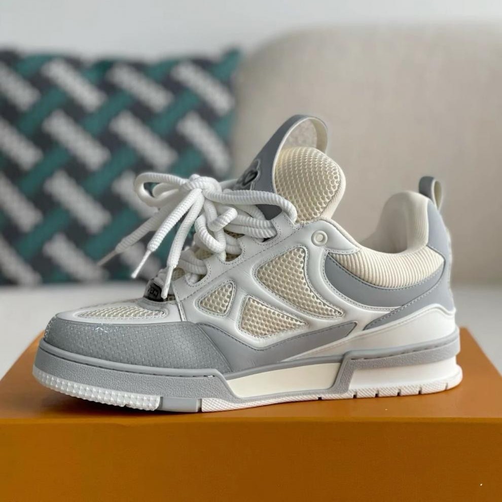 Qo'shimchalangan yosh ayakkabi baliq yuzasida qizil erkak va ayol sneaker