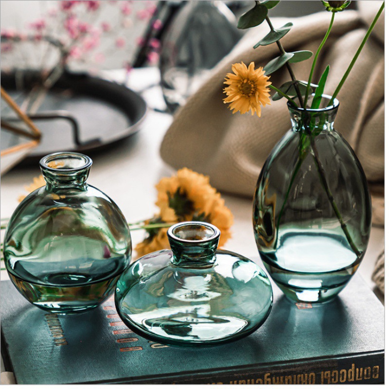 Alto valor de belleza ligero mini creativo pequeño jarrón conjunto de artesanía decoración de escritorio transparente flor decoración de sala de estar