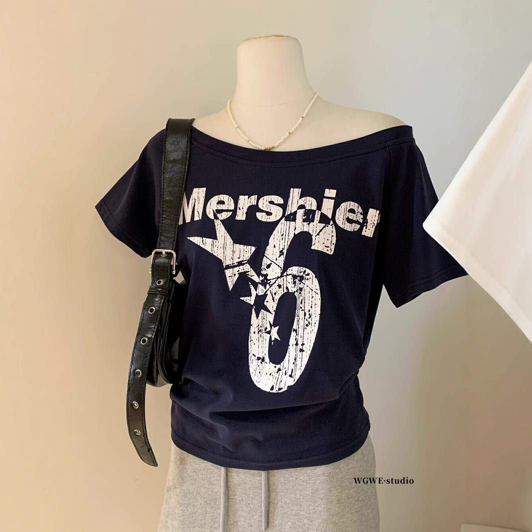 WGWE 2025 Camiseta de manga corta con estampado de letras de hombro oblicuo retro americano Xia Hot Girl Camiseta de manga corta de estilo perezoso W5441 image 3