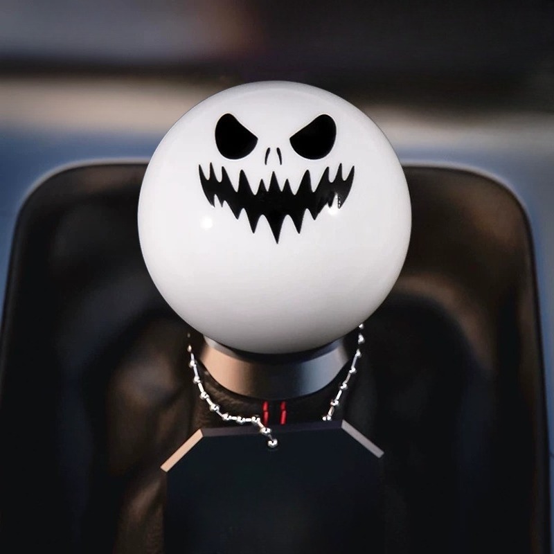 Car modification gear shift knob, manual transmission, round black and white ghost face design, resin gear stick head, universal shift lever