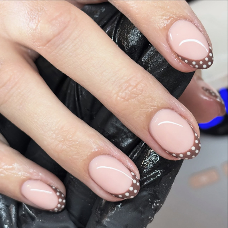French Brown Polka Dot Simple European and American Wearable Nails Autumn and Winter Short Round Nails Wearable Fake Nails