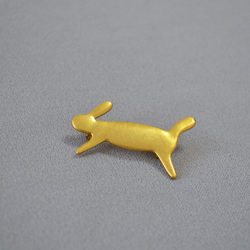 Japanese-style niche design brass retro gold-plated running rabbit cute zodiac simple personalized temperament brooch