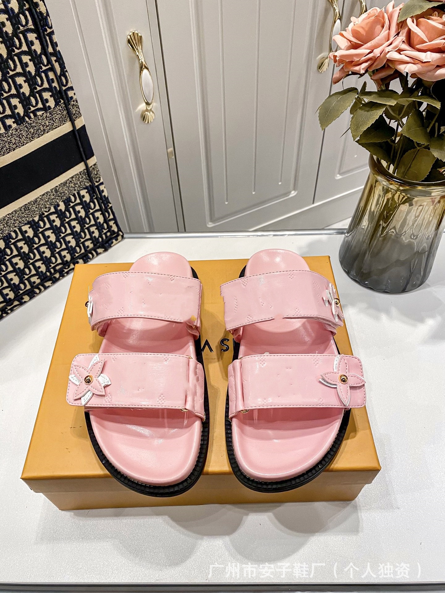 2024 nueva Europa, América, Oriente Medio, Nigeria, Singapur, Camboya, hebilla de cinturón de metal, velcro, zapatillas planas