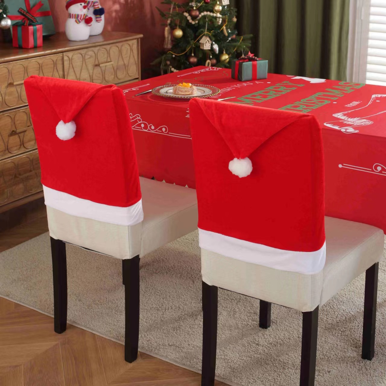 The "Krok" red velvet Christmas chair cover is a decorative seat cover specially designed for the festive Christmas season. With its elegant Northern European style, durable polyester material and versatility, it is the perfect addition to any Christmas decor.