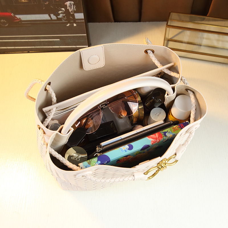 Diseño de moda europeo y americano, hebilla de metal, bowknot, bolso tejido a mano, bolso casual simple de todo fósforo diario