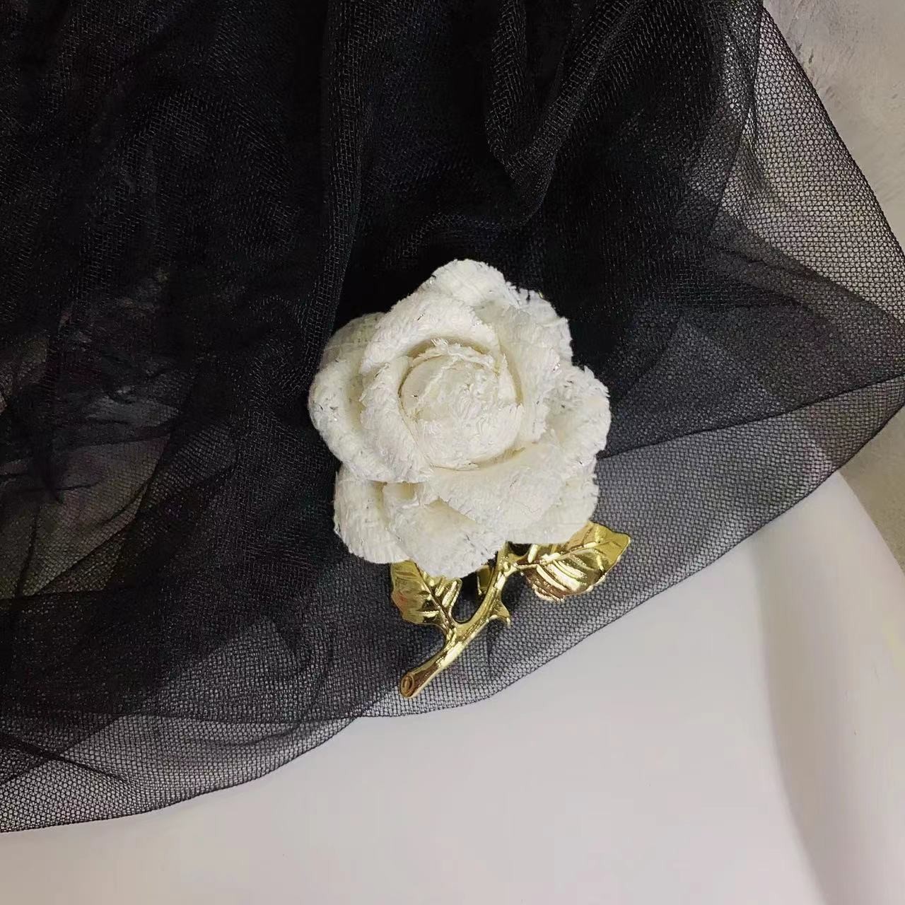 Elegant Flower Cloth Plating Womenu0027S Brooches