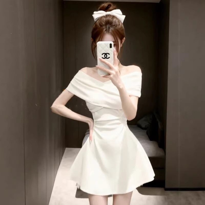 màu trắng ngà