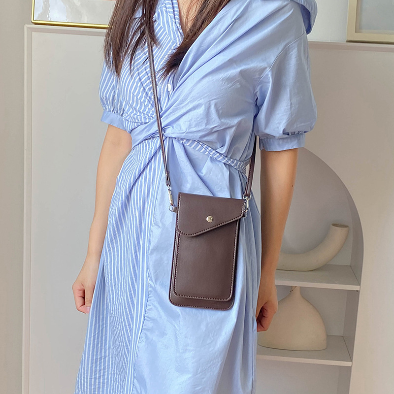 Durable genuine leather mobile phone bag, 2026 new style, vertical design, double-layer mini stylish women's bag.