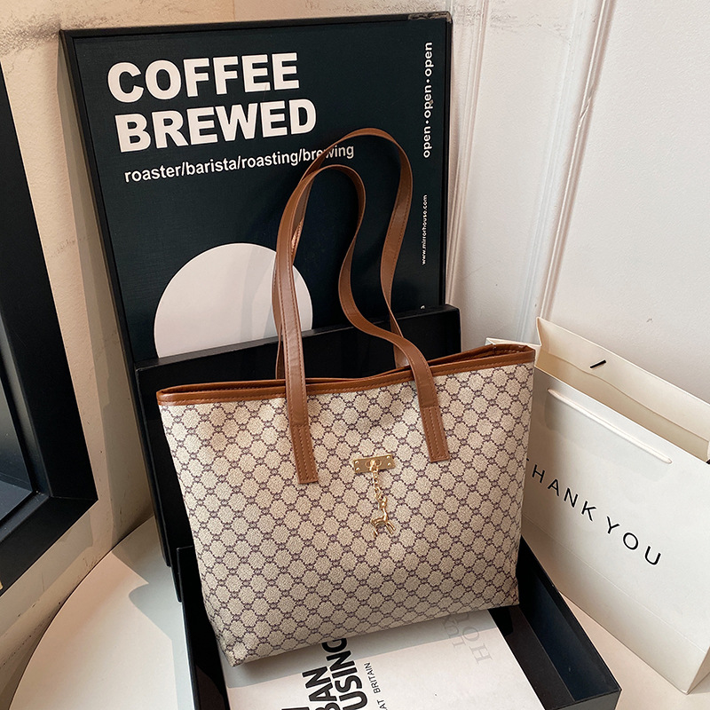 Bolsa de hombro de viaje retro de gran capacidad bolsa de mujer primavera 2025 moda color contrastante empalme brazaleta