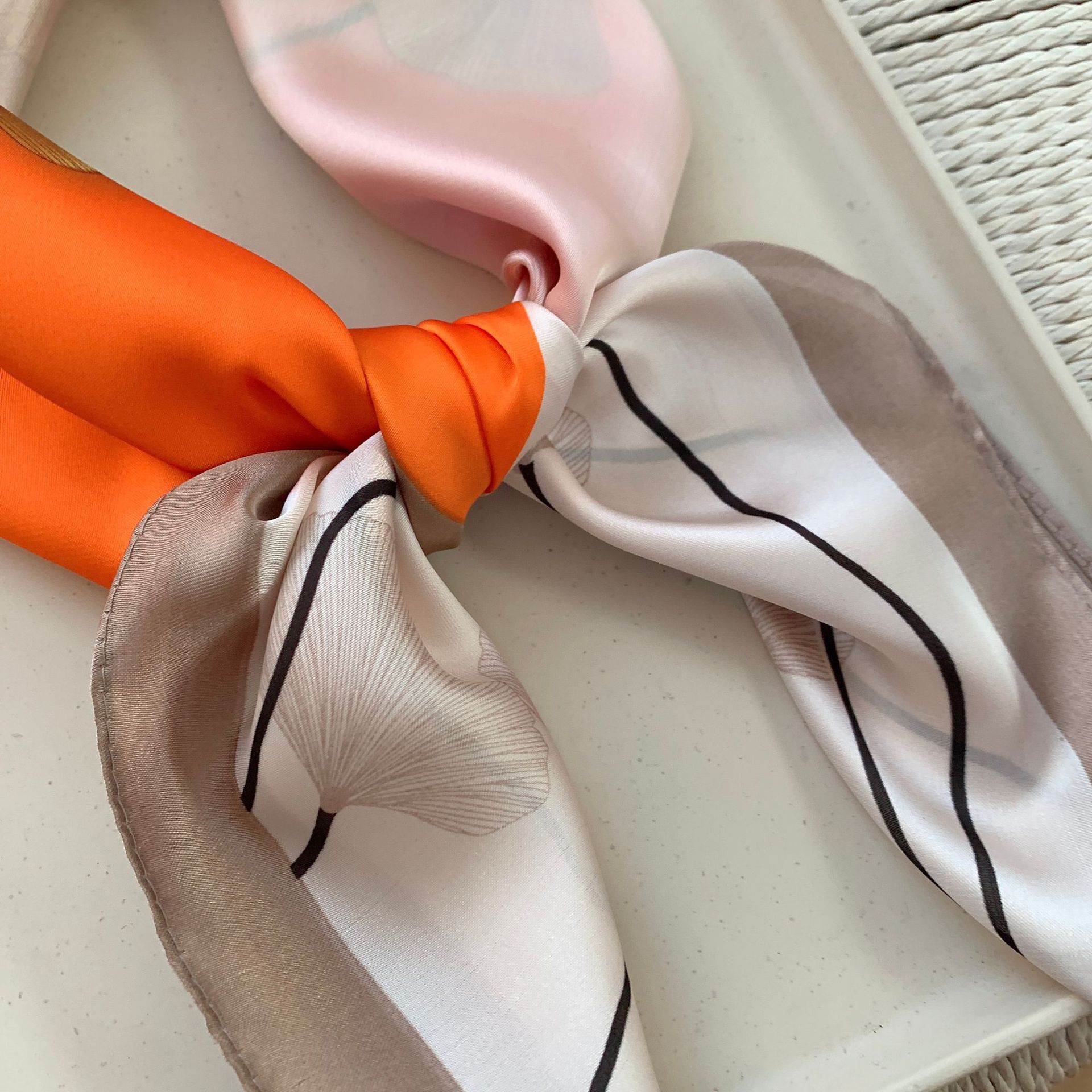 Elegant, Business Style Women's Elegant Business Color Block Ginkgo Leaf Polyester Printing Silk Scarves