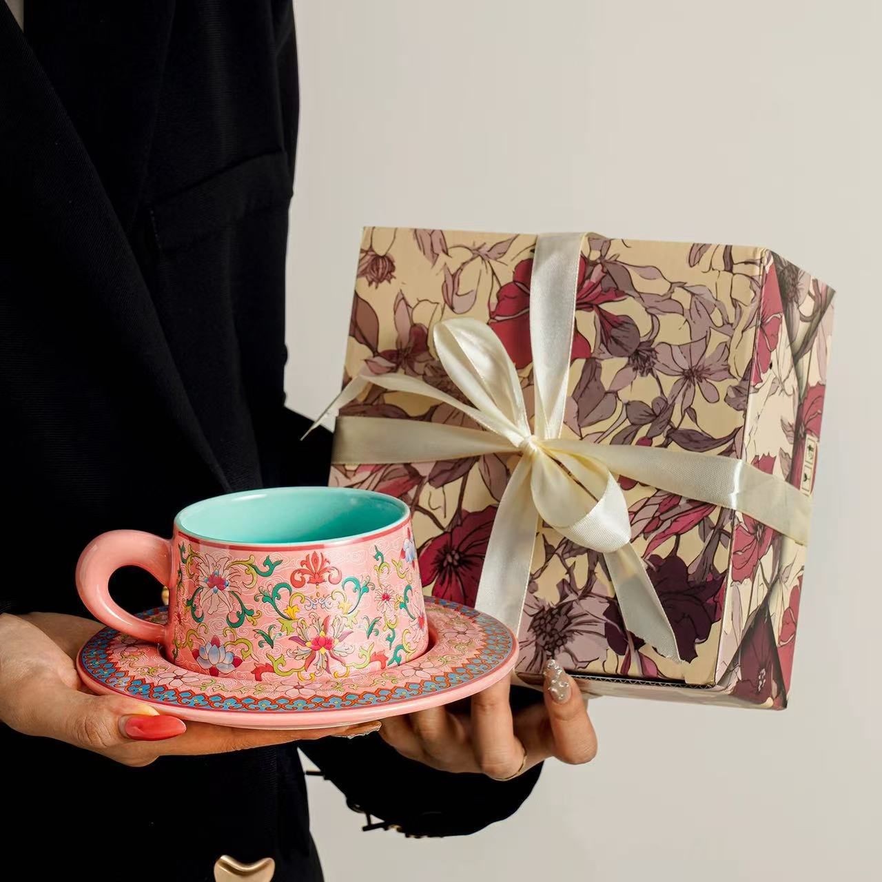 Conjunto de tazas y platos de café vintage de alto valor para dar a las chicas un regalo de cumpleaños de tazas de regalo de mano exquisita y práctica image 2