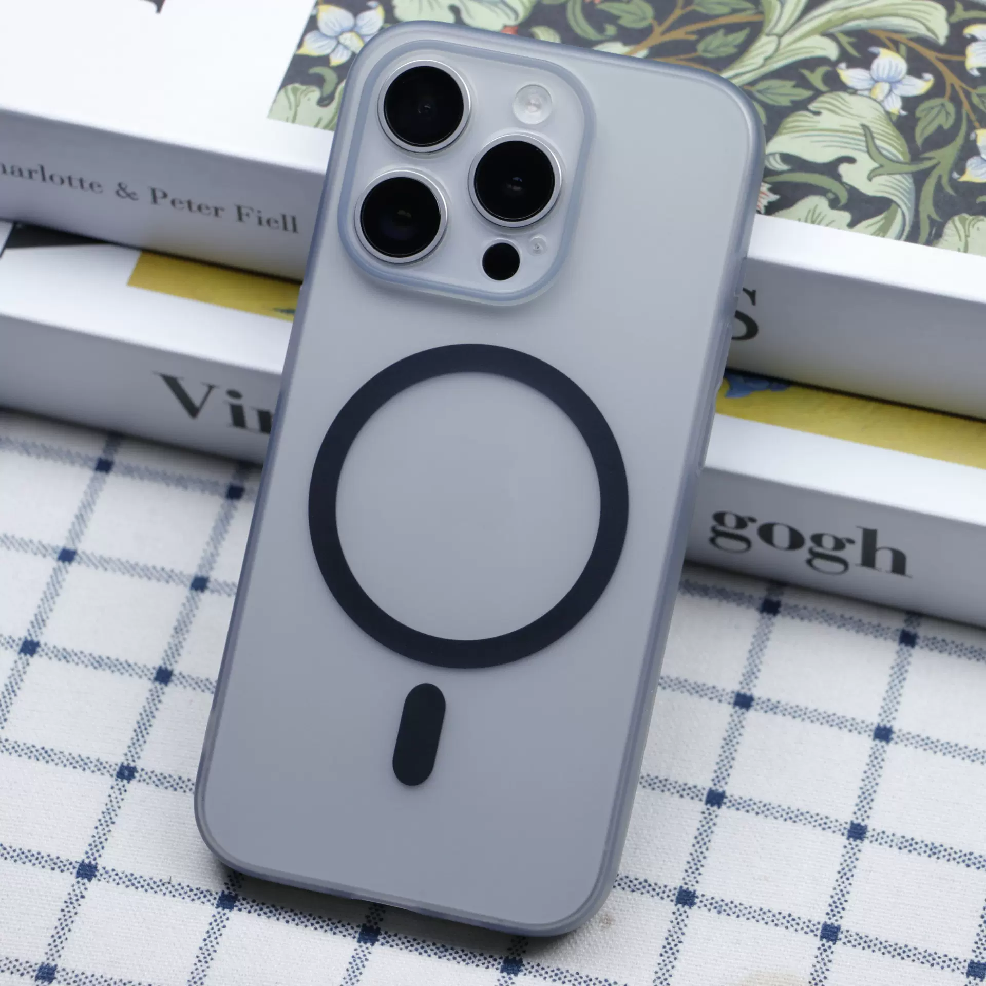 适用苹果16系列手机壳磁吸15promax简约半透明透黑磨砂防摔保护套