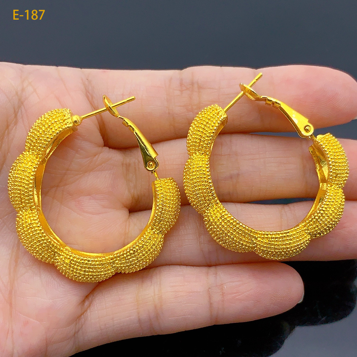 Joyas de novia de Dubai aretes chapados en oro de 24 quilates exagerados retro nigerianos personales para mujeres aretes minimalistas al por mayor image 19