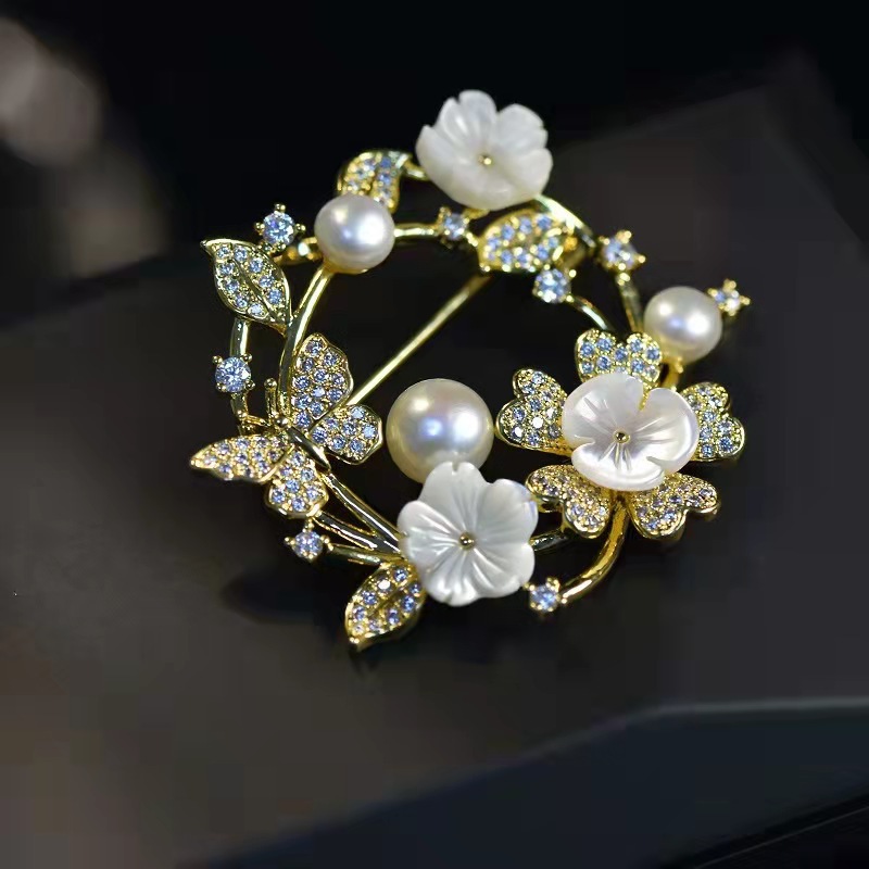 New Pearl Shell Flower Brooch Pins for Women Fashion Inlaid Zircon Luxury Corsage Pins Dinner Dress Accessories Brooches