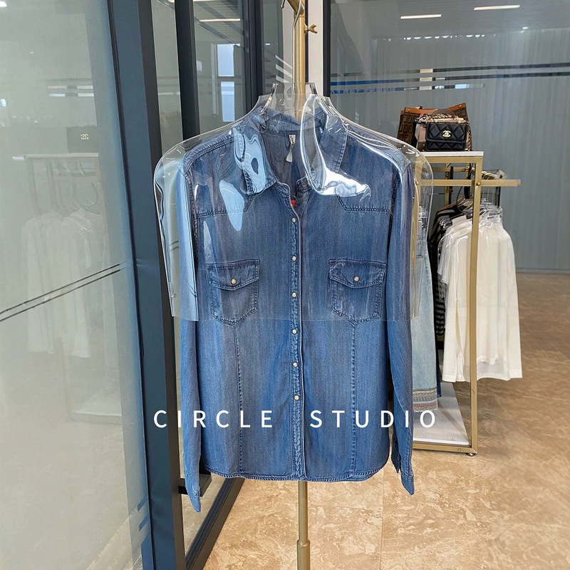 No curling edges~ Stylish, slim-fit, and figure-flattering denim shirt with pearl button detailing, made from 100% Tencel fabric, long-sleeved, perfect for layering