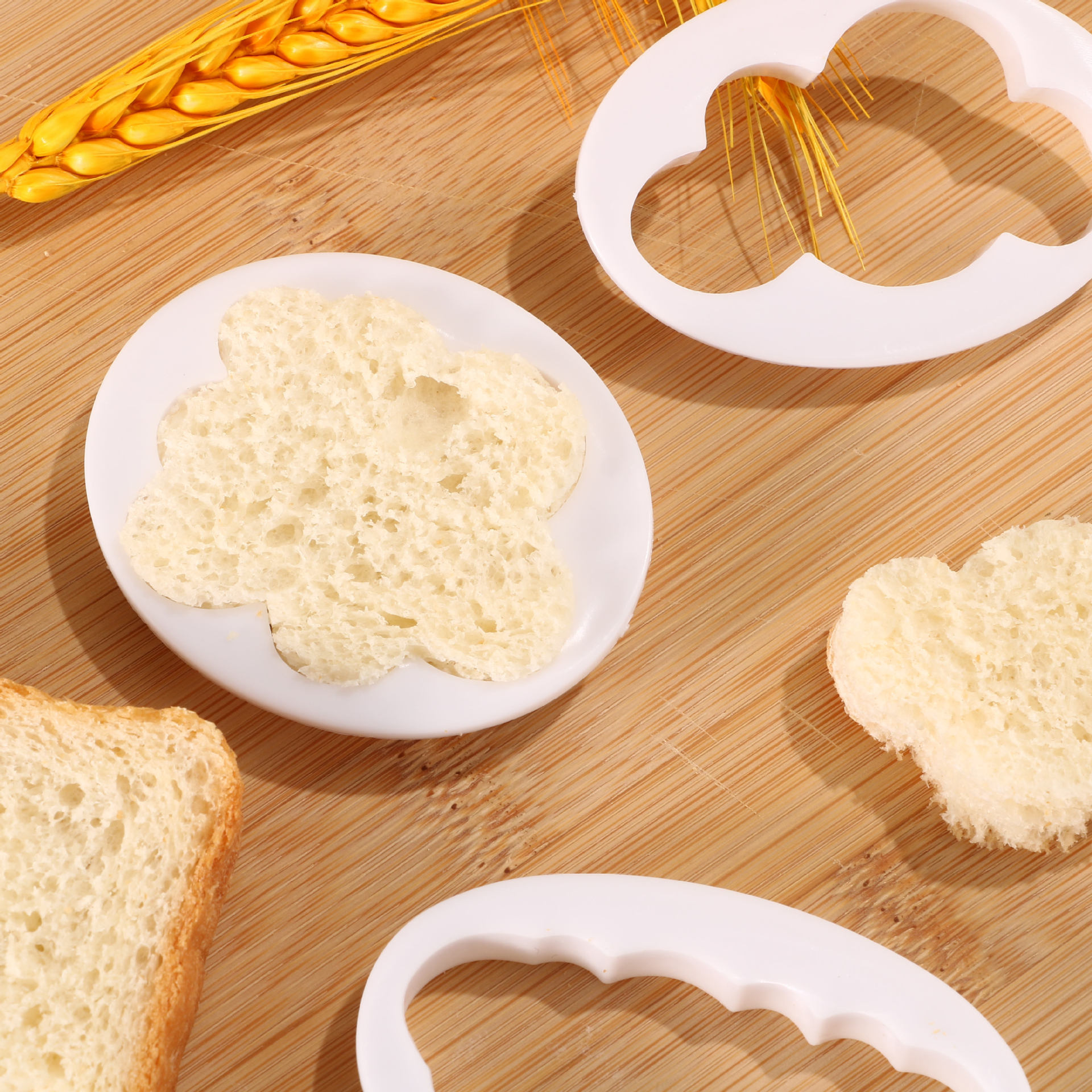 Suministros de repostería en la nube para bricolaje transfronterizo, molde para cortar pasteles, productos de repujado de pan, juego de moldes de plástico, stock listo de fábrica