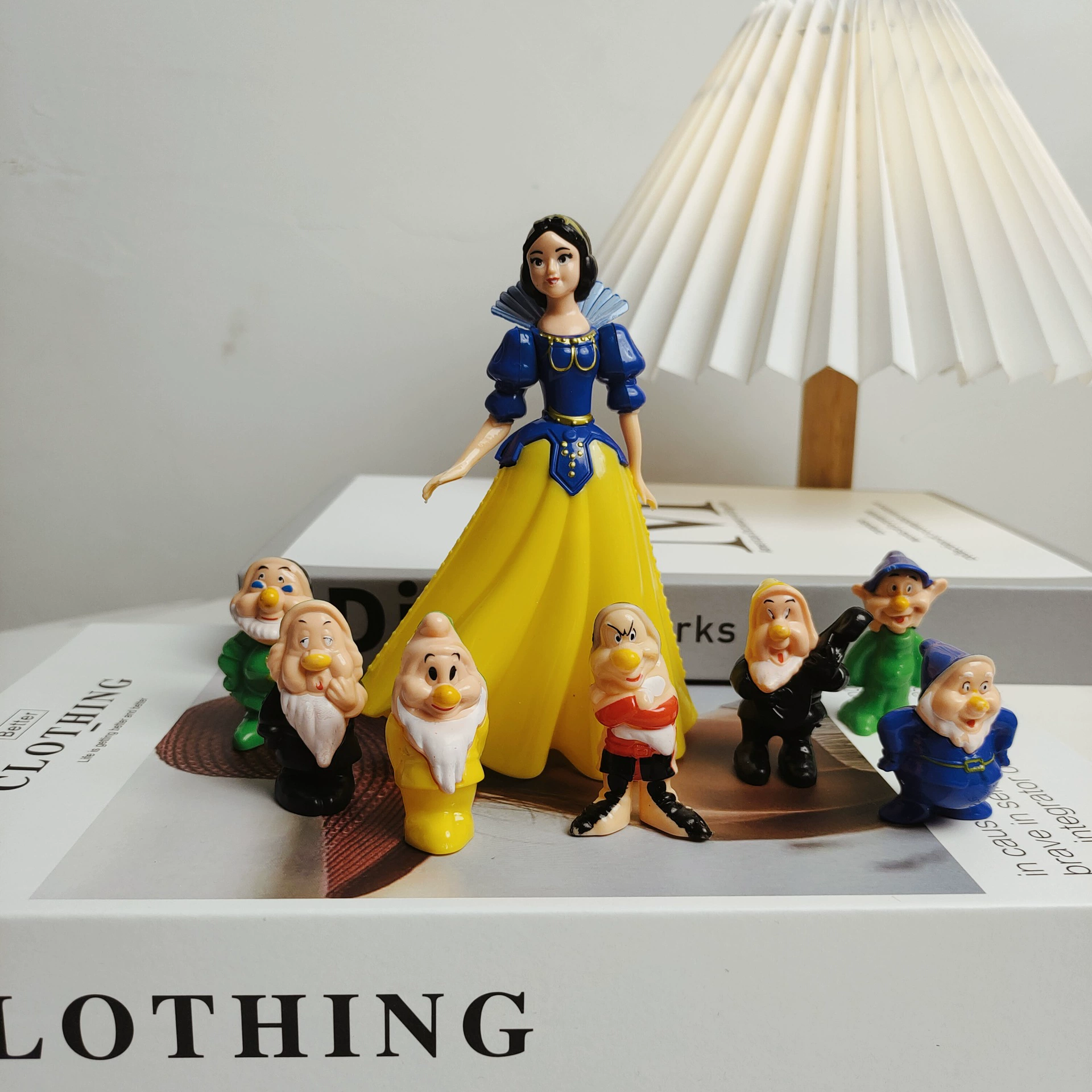 Белоснежка и семь гномов украшение торта мультфильм сцена вечеринка украшение торта кукла