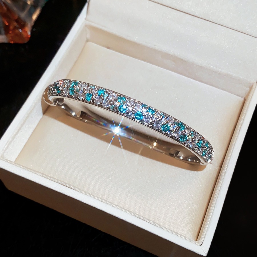 Pulseras de zircón de cristal suaves y lujosas brillan con una sensación de alto nivel de lujo, pulseras de atmósfera refinada, joyas de mano.