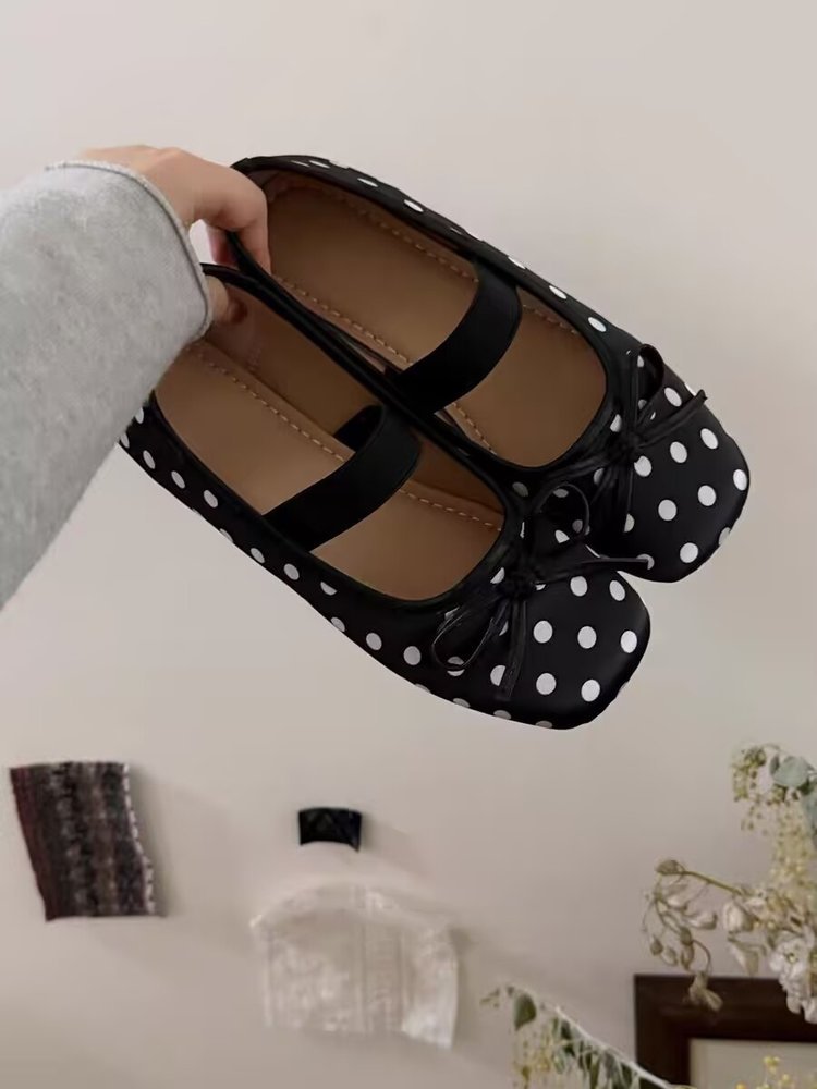 Zapatos franceses de punto de onda de primavera y verano de 2026 para mujeres nuevas zapatos de estilo plano de moda universal con un zapato simple
