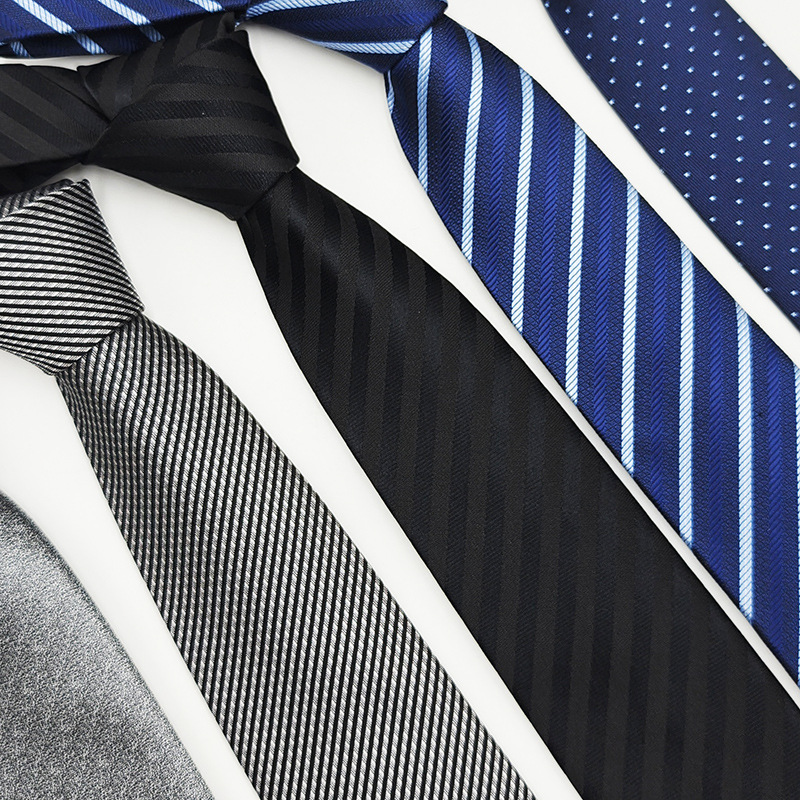 Punto al por mayor ropa formal para hombres corbata de negocios 8cm negro gris jacquard hilo de poliéster corbata a rayas estilo mano