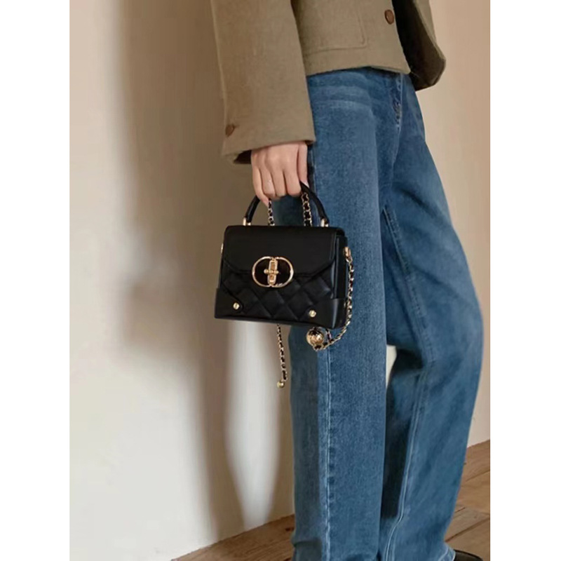 Elegant Symphony 2023 New Small Square Women's Premium Handheld Box Western Chain Crossbody Bag_voghion.com