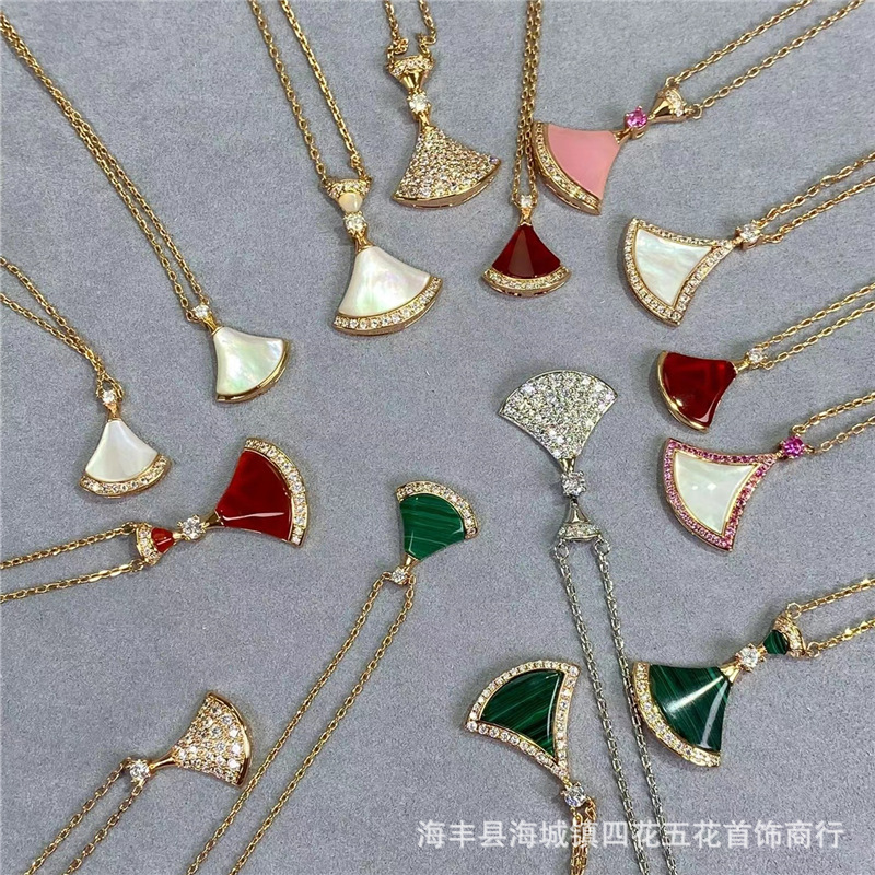 V gold High version small skirt necklace 18K rose gold turquoise fan-shaped pendant light luxury white fritillary fan clavicle chain