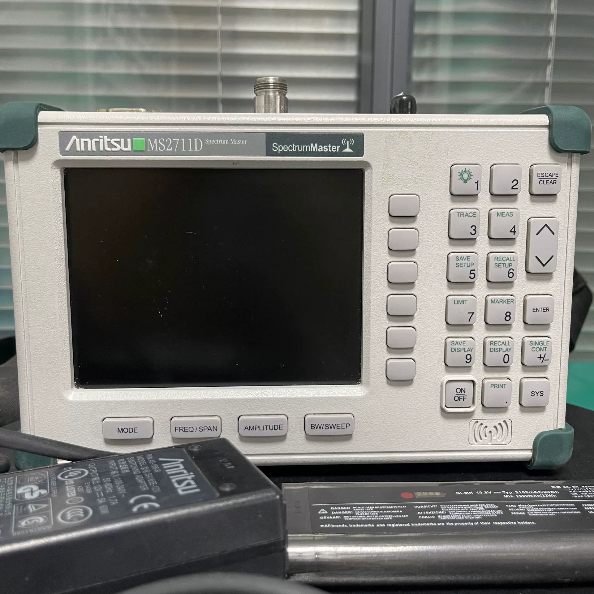 Пятно для продажи Anritsu Anli MS2711D портативный анализатор спектра 3G