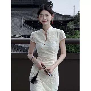 新中式国风杏白色改良旗袍女2026夏季日常可穿度假提花收腰连衣裙