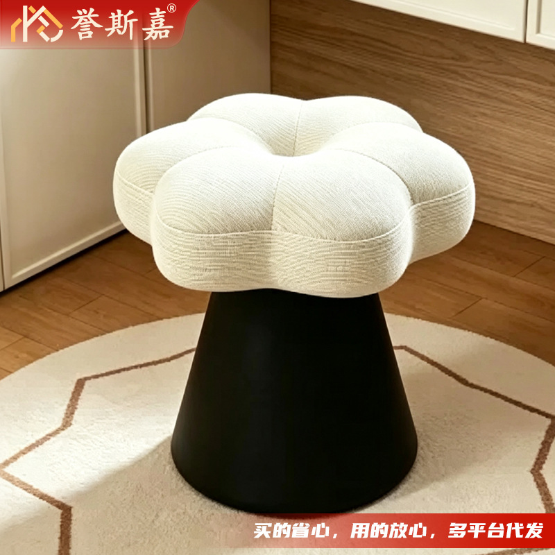 Cream-colored creative makeup stool, a rotating vanity stool for home use, petal-shaped chair, suitable for girls' bedrooms, nail art, and makeup