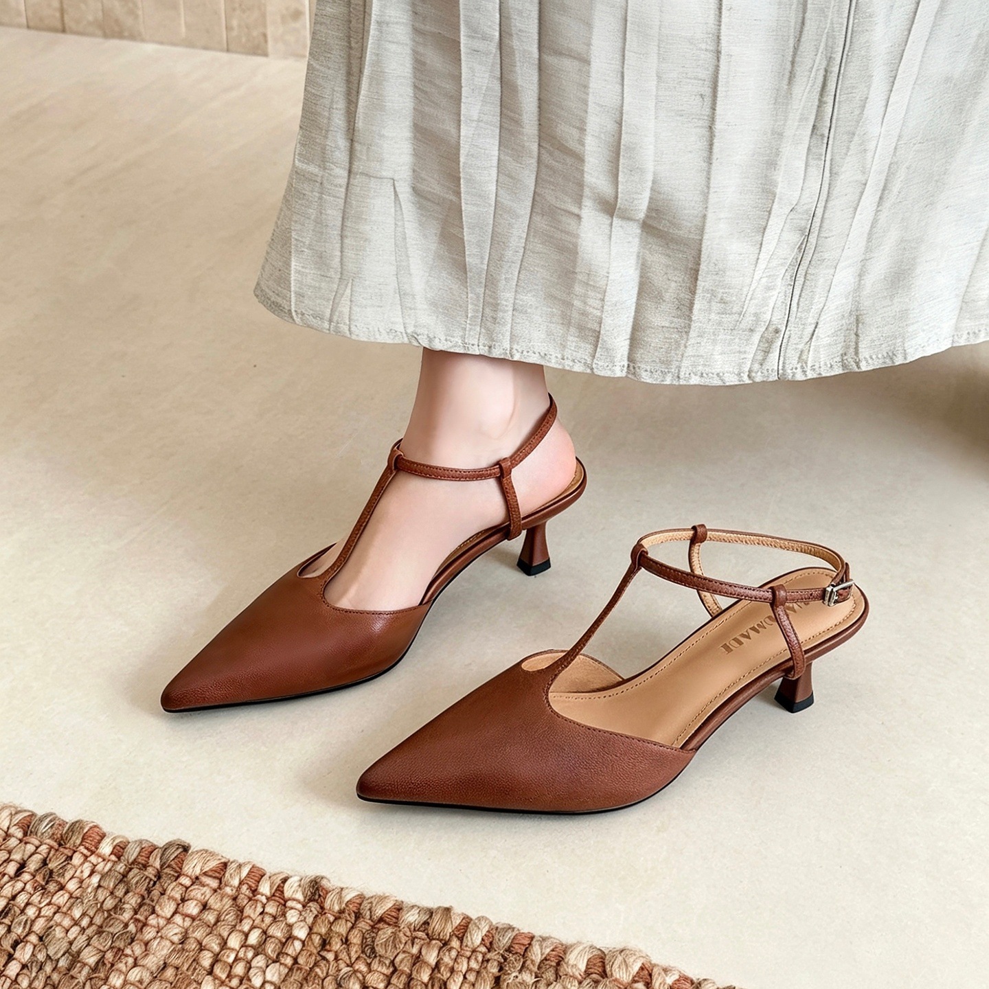 Sandal cao gót nữ mũi nhọn quai chữ T hở gót, da cừu, gót 5 cm — màu nâu
