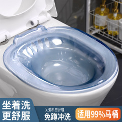 女性の男性妊婦のしゃがみを免除します。女性は便器でお尻を洗います。