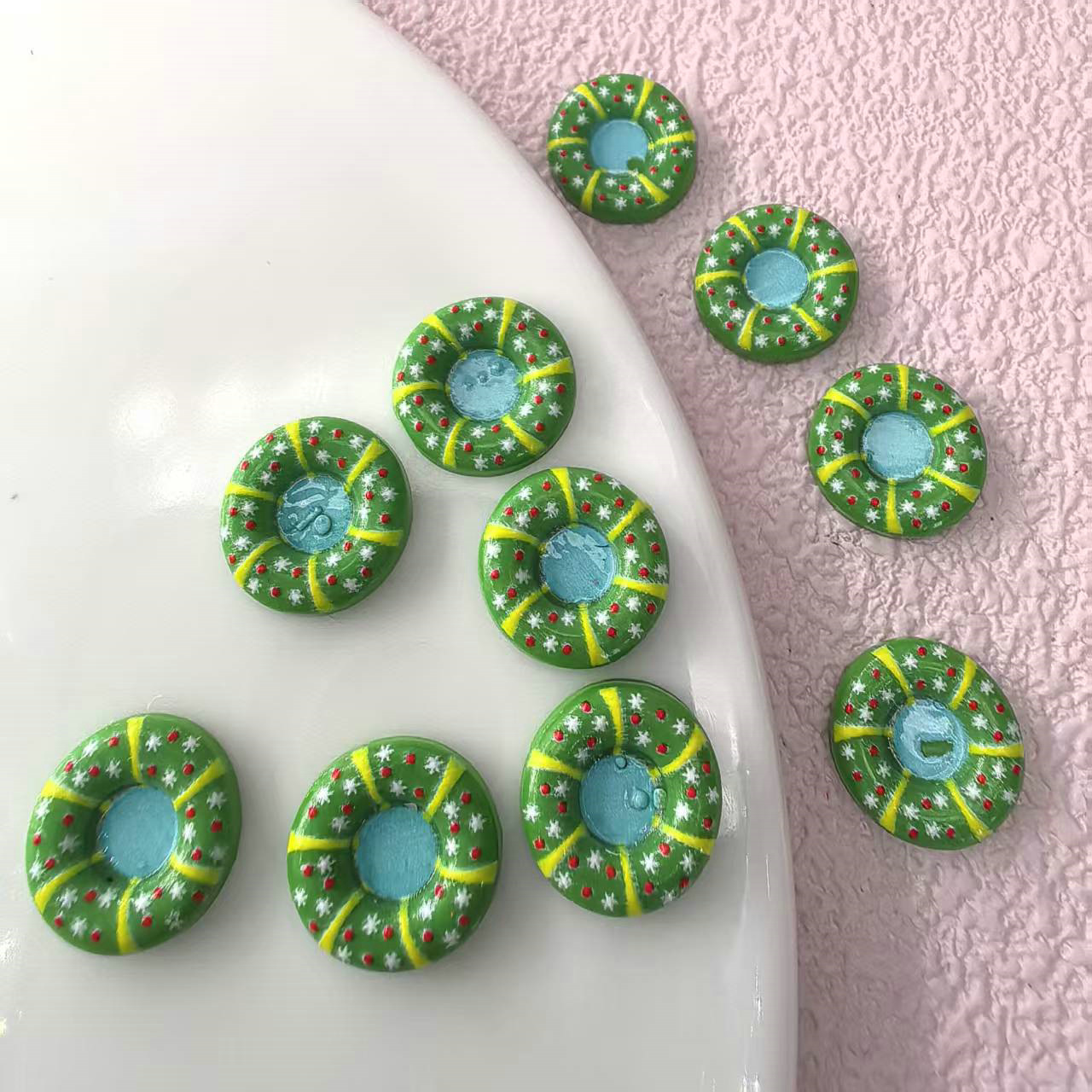 圣诞用品圣诞树圣诞甜甜圈圣诞节袜子美甲饰品批发美国欧洲韩国澳