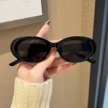 2025新款欧美时尚高级感椭圆形墨镜女ins复古星星铆钉gm太阳镜男