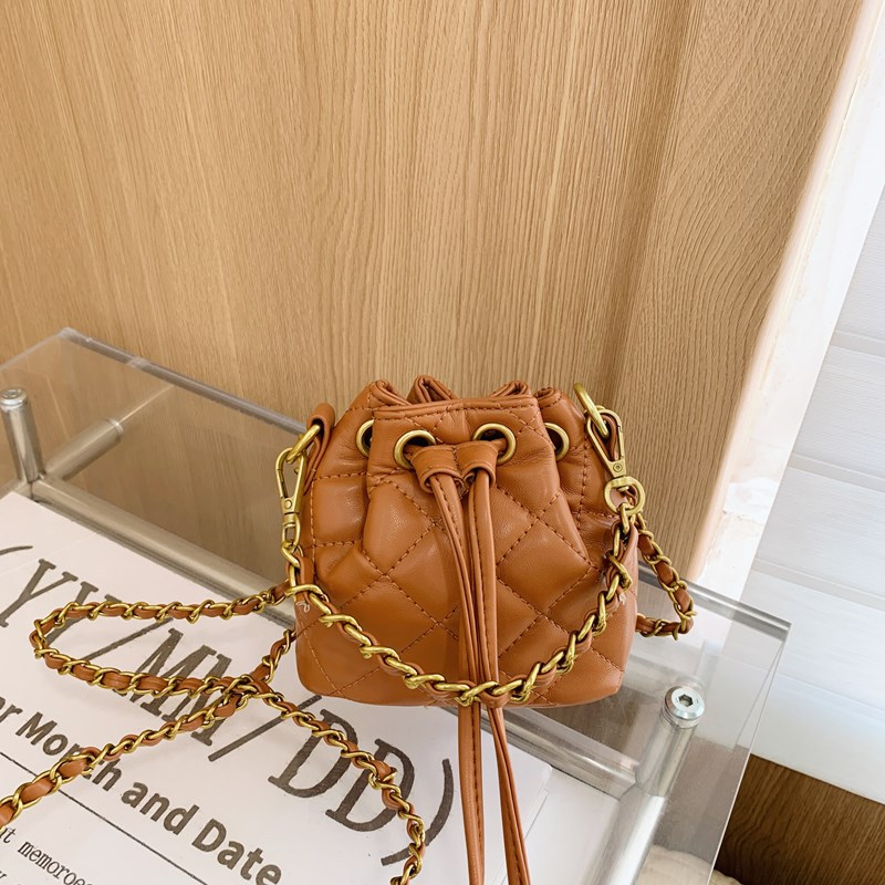 Bolso de hombro para niños y niñas Lingge de moda, cordón de aire extranjero, bolso de cubo de bebé de color sólido simple, nuevo bolso de cadena para niños