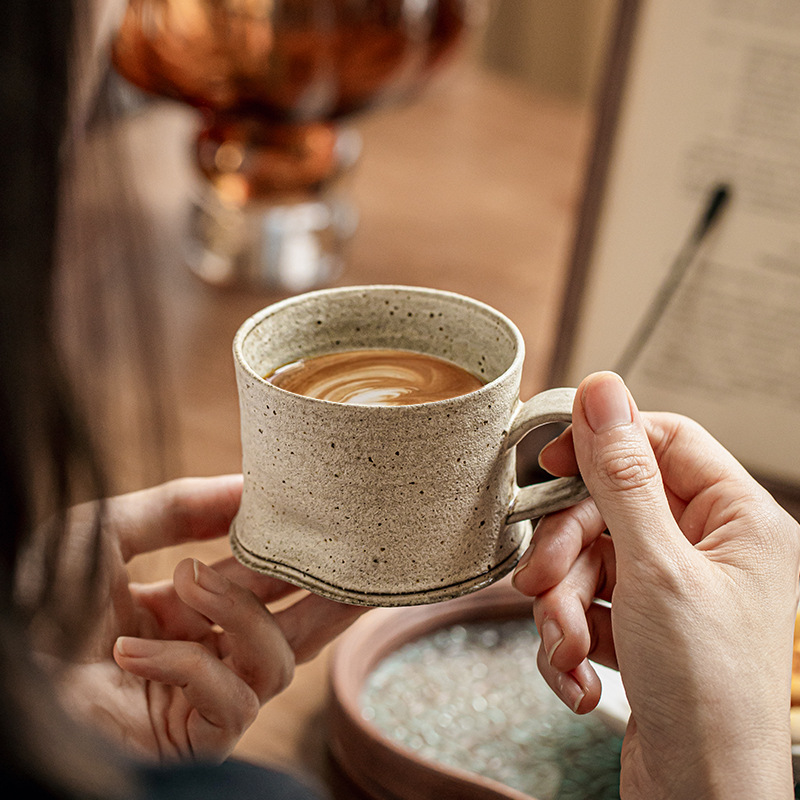 Vintage Wabi-Ji Taza de mano Taza de latte de gres hecha a mano Taza de estilo japonés Taza de café de alta calidad Exportación transfronteriza