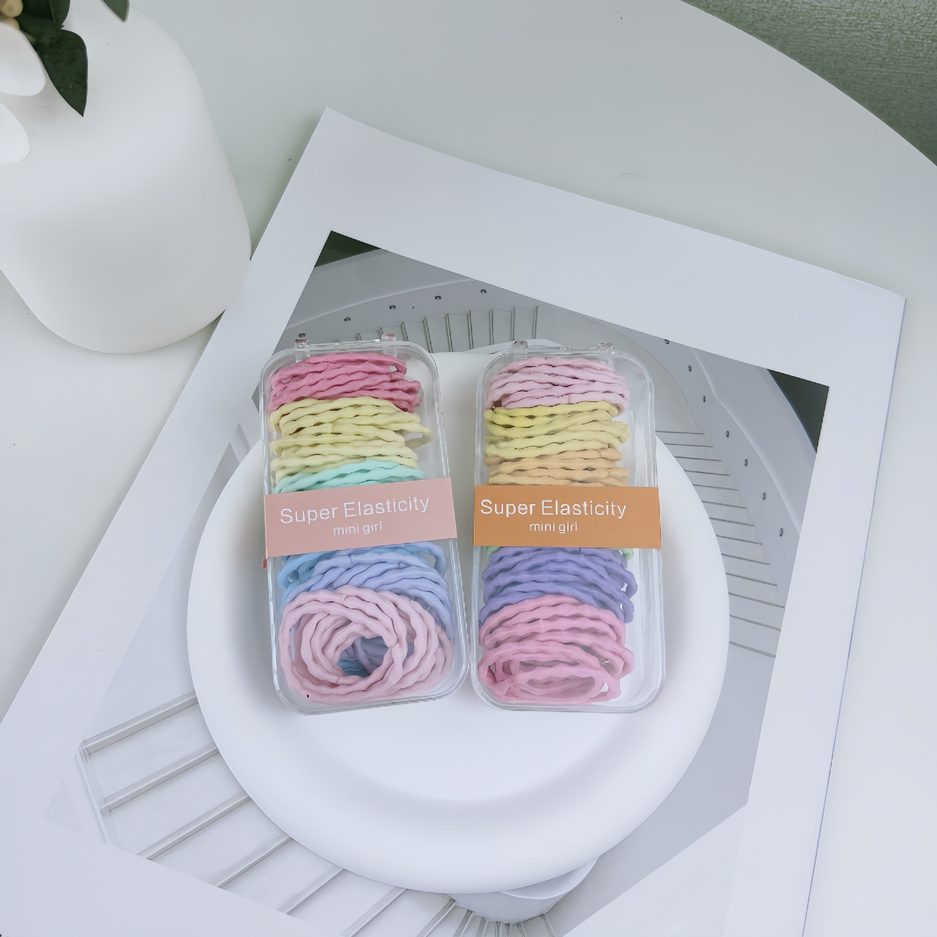 Caja de 60 colores básicos de frijoles básicos de frijoles anillo de cabello brillante de alta elasticidad versátil cuerda de cabello de cola de caballo duradera para niños