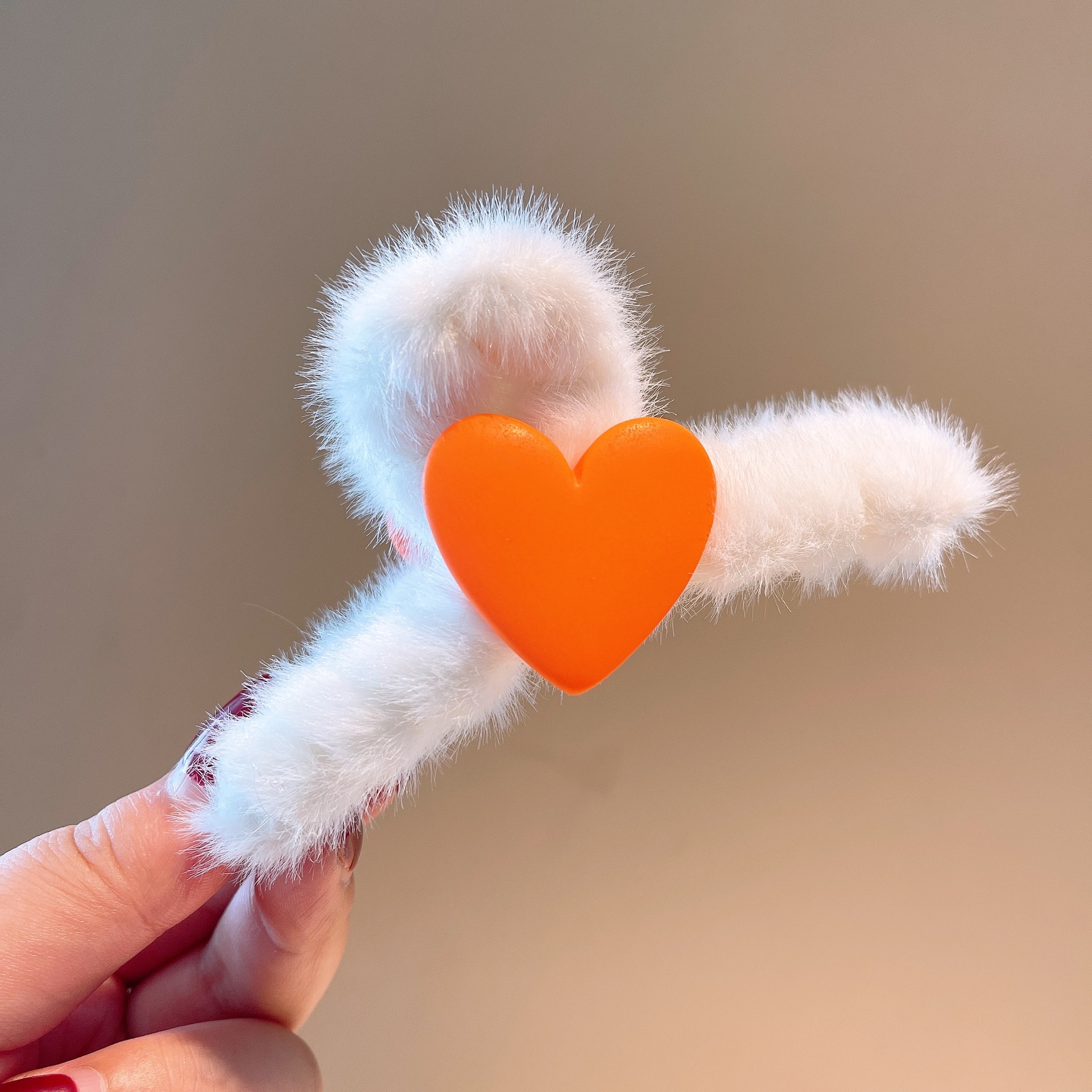 Korean Style Plush Heart Shape Catch Clip Wholesale Nihaojewelry display picture 8