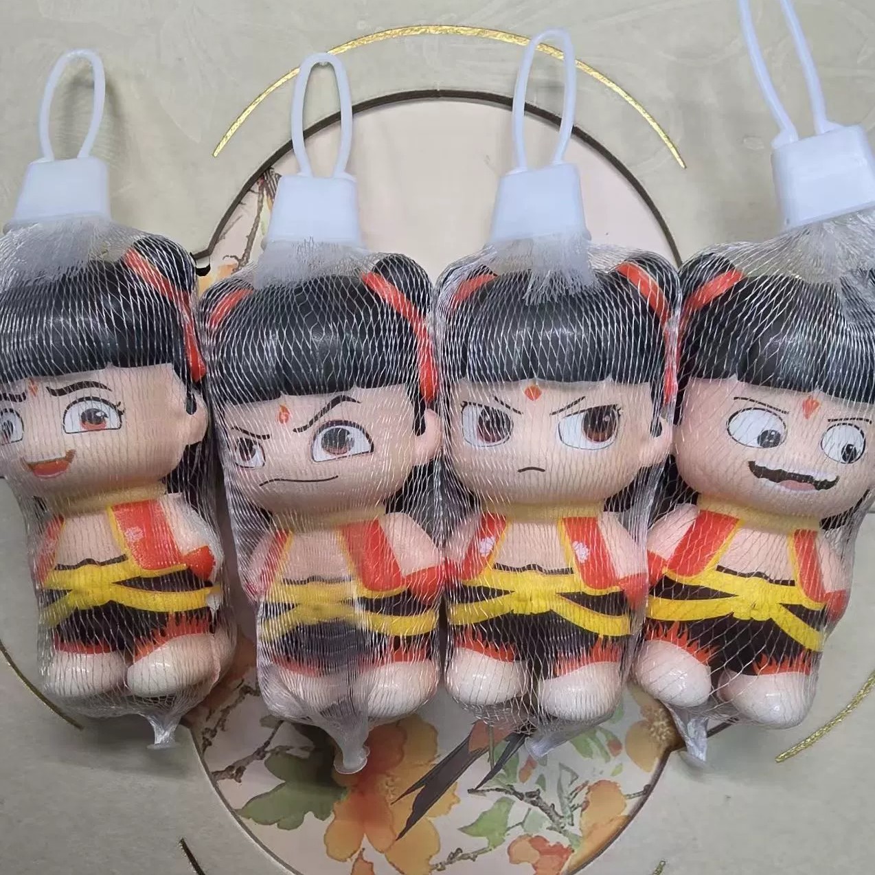 Pequeño dragón de leche no está satisfecho con el aire pellizco pellizco música rebote lento juguete descompresión artefactos mágicos ventilación red rojo rojo