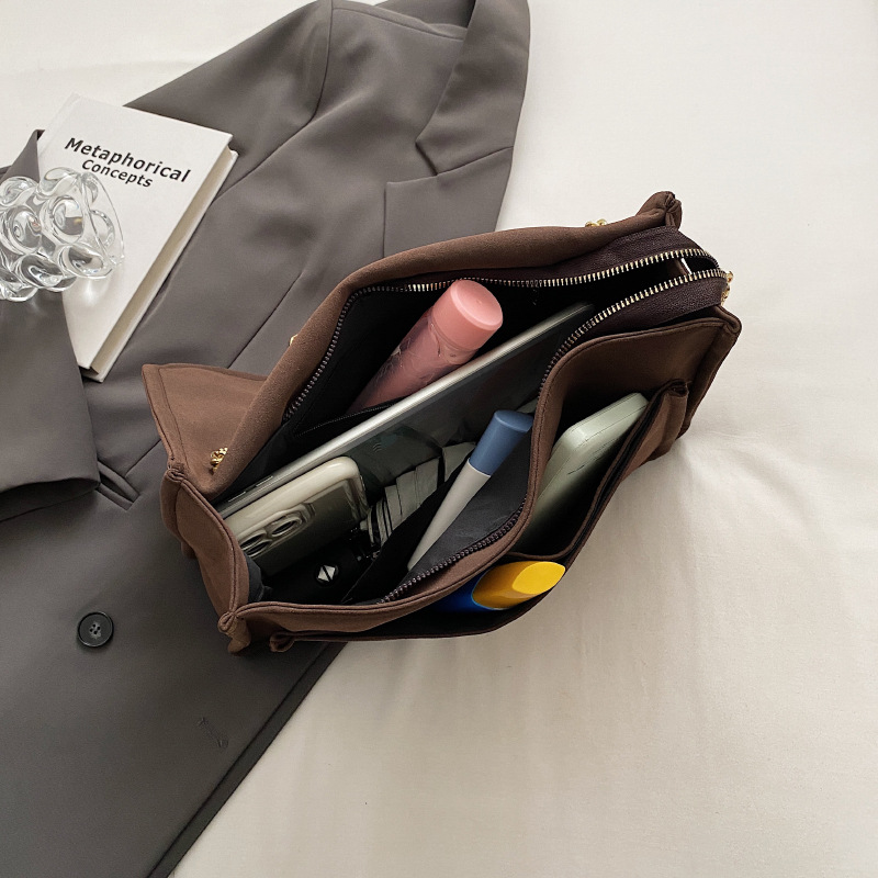 Large capacity for women's autumn and winter 2023 new fashionable frosted chain crossbody commuting tote bag_voghion.com