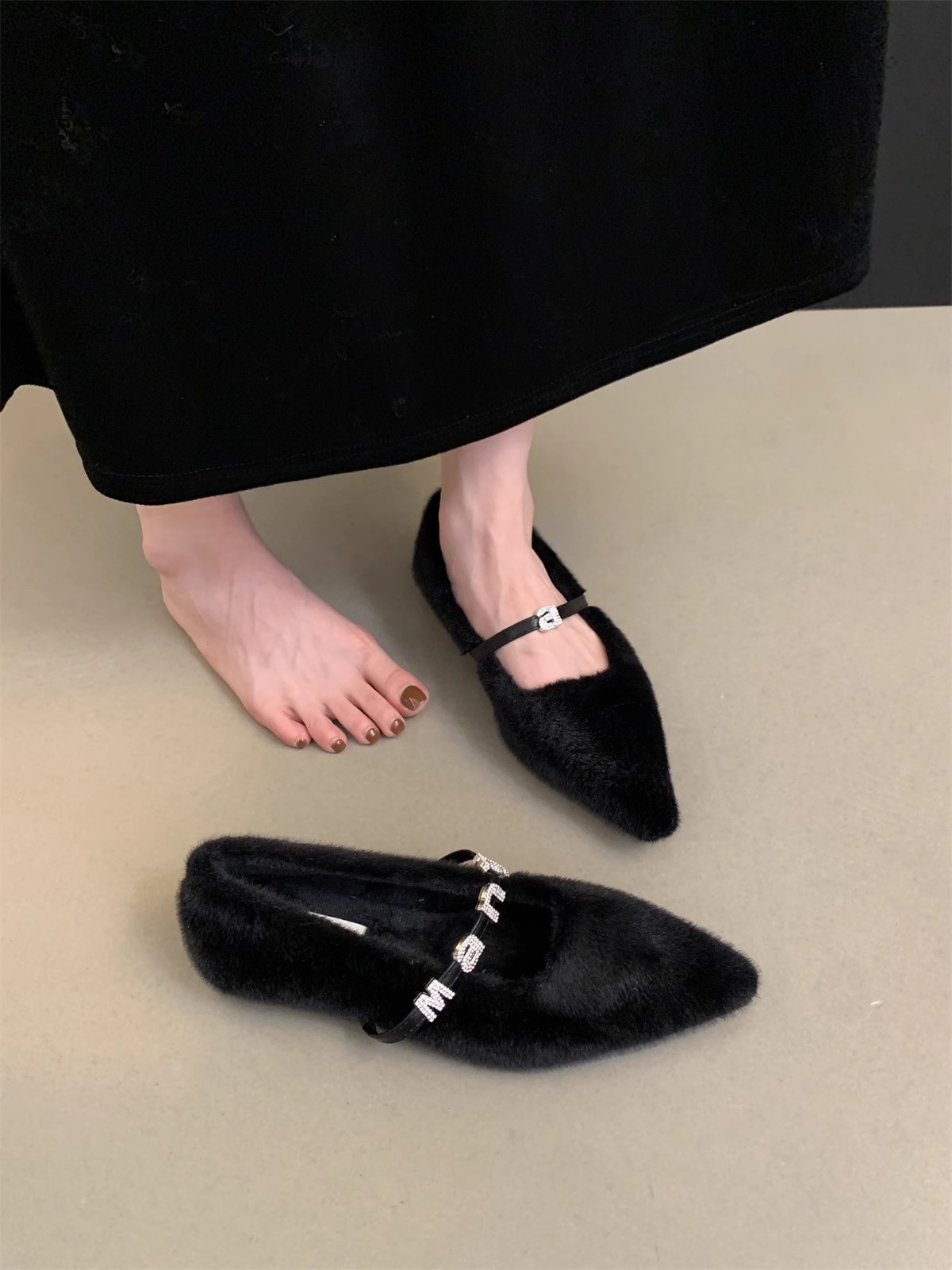 2023 Autunno/inverno Nuova edizione coreana a punta acqua diamante scarpe di peluche per le donne con peluche e stile fata suola piatta scarpe singole_voghion.com