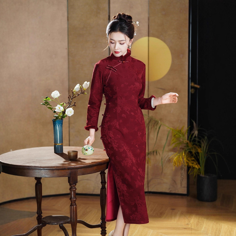 2026 New Style Red Traditional Chinese Style Bride's Thickened Long Dress for Mother of the Bride, Autumn and Winter Qipao Dress
