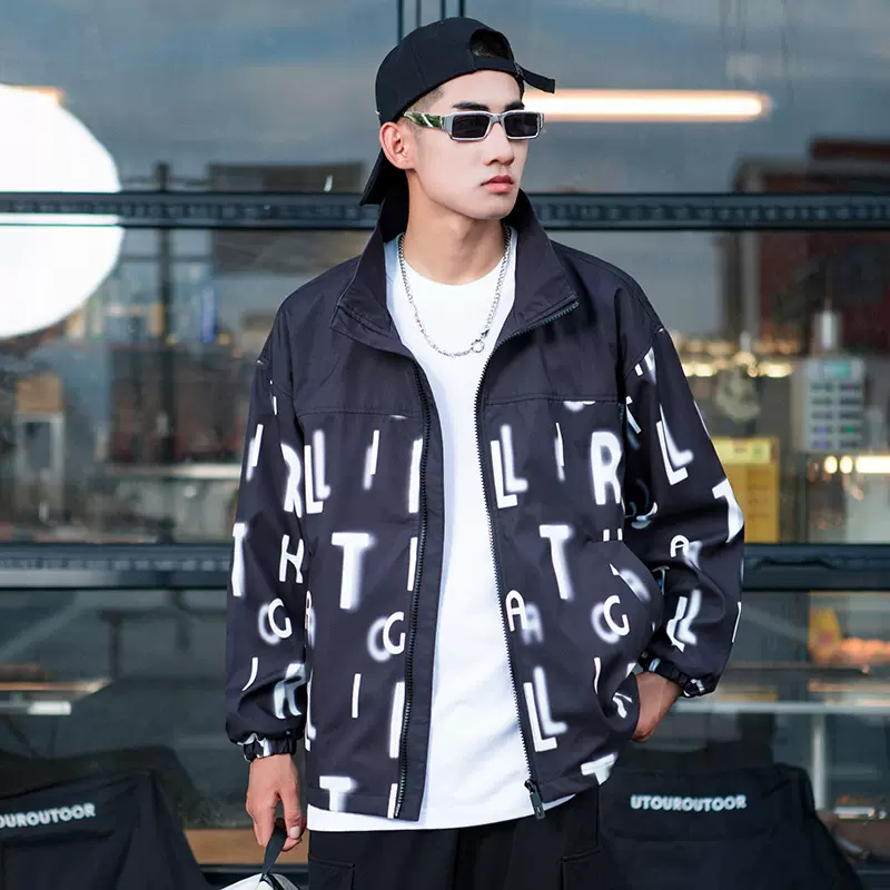 鲁鲁森25春季艺术字母潮元素翻领夹克外套数码印花男士风衣运动外