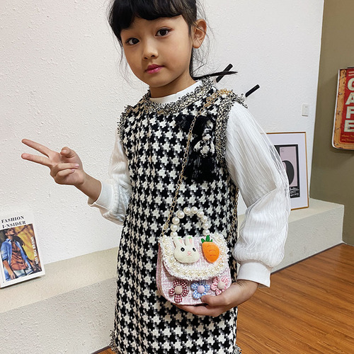 Children's small shoulder bag, girl's small fragrant bow hand-held crossbody bag, baby fashionable and cute princess chain bag