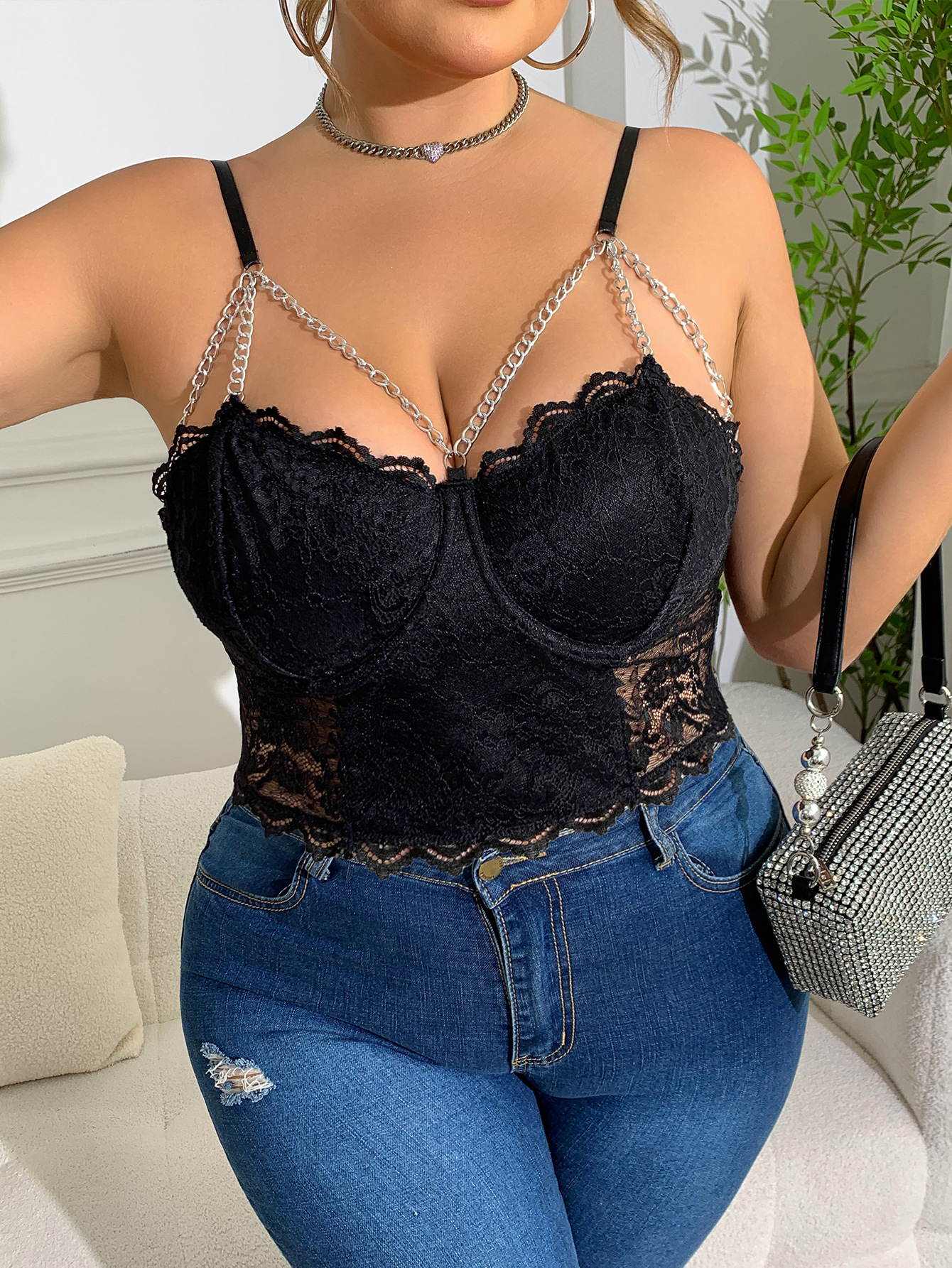 Gran tamaño MM Amazon estilo caliente encaje hueco chica caliente cadena de anillo de acero estilo corto europeo y americano camisola sexy gordo mm
