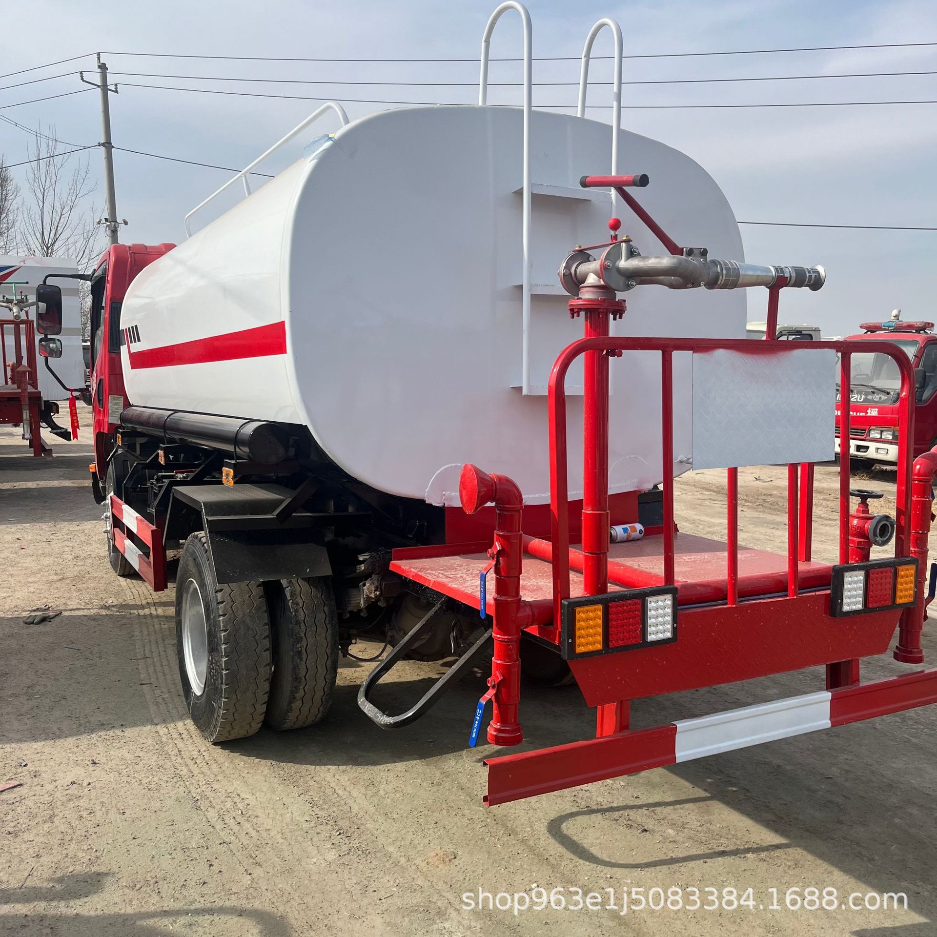 Export Front-Mounted Electronic Gun Dongfeng Sprinkler Dust Suppressor Truck Construction Site Diesel Sprinkler Truck Landscaping Road Spray