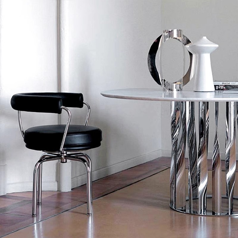Bauhaus Silla de comedor nórdica Silla de acero inoxidable de lujo ligero Silla de oficina de conferencia de negociación de diseñador simple medieval Silla de respaldo