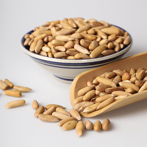 Small cotton-padded jacket, hand-peeled Brazilian pine nuts, small package, original flavor, large particles, plump nuts, roasted seeds and nuts, New Year’s snacks