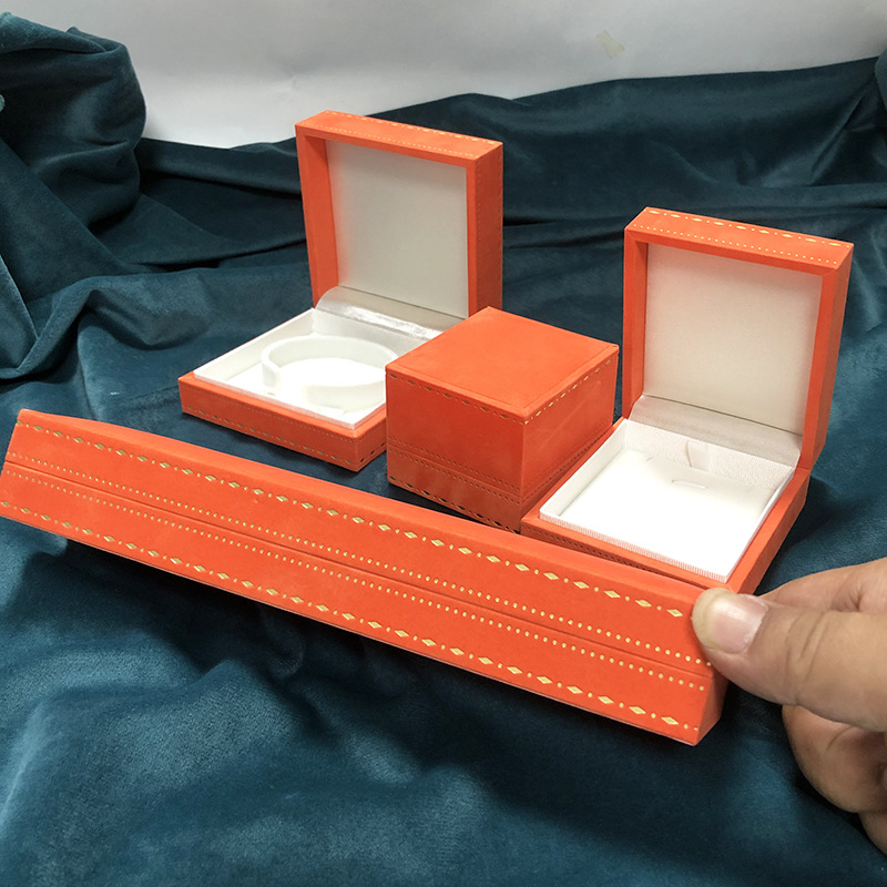 新しい厚い直角の凸のフランネルのアクセサリーの箱のファッションの宝石のアクセサリーのネックレスの収納箱のプリントの箱